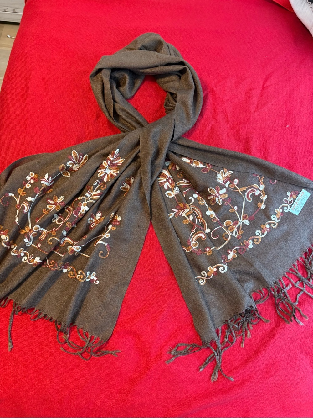 Embroidered Flower 70% Cashmere 30% Seta Pashmina Shawl